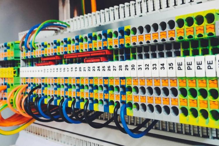 Kompanzasyon Sistemleri ile Enerji Verimliliğini Artırın